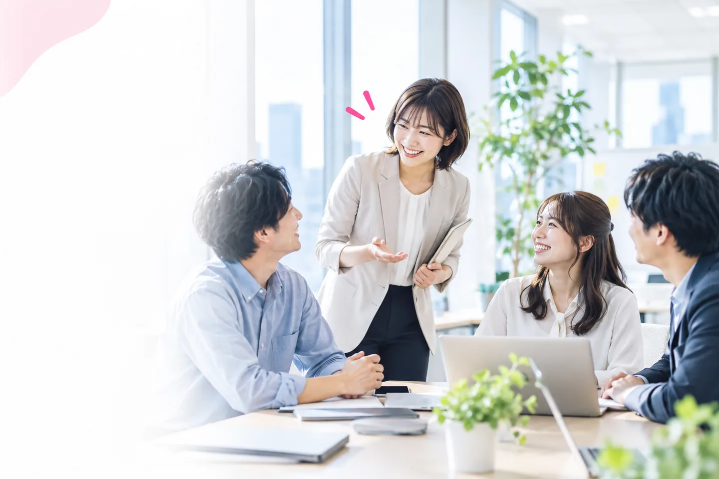 新しい仲間を迎える職場のチーム